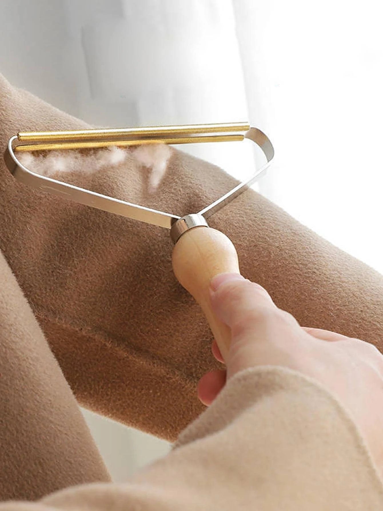 Double-Sided Fabric Shaver UK – Manual Lint Remover for Clothes & Sweaters