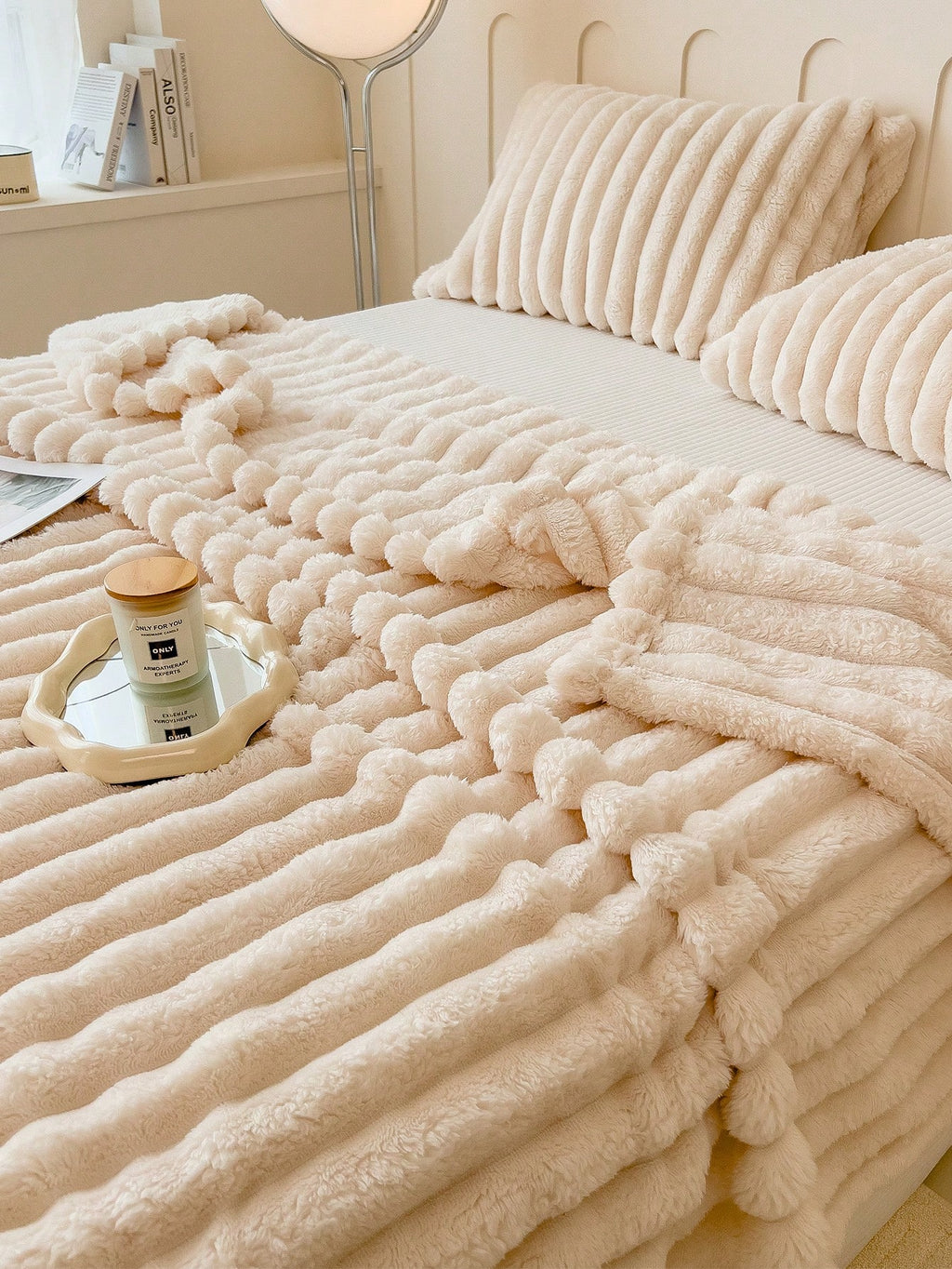 Thick & Warm Ultra-Soft Striped Throw Blanket – Cozy All-Season Blanket for Couch, Bed & Home Decor