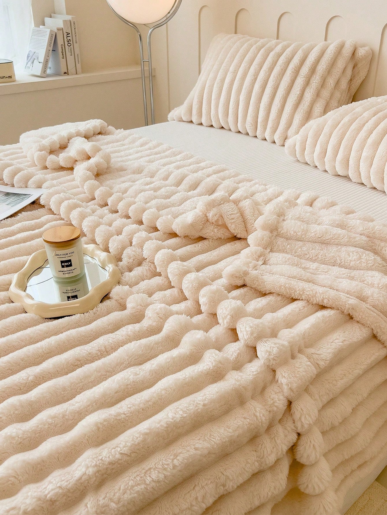 Thick & Warm Ultra-Soft Striped Throw Blanket – Cozy All-Season Blanket for Couch, Bed & Home Decor