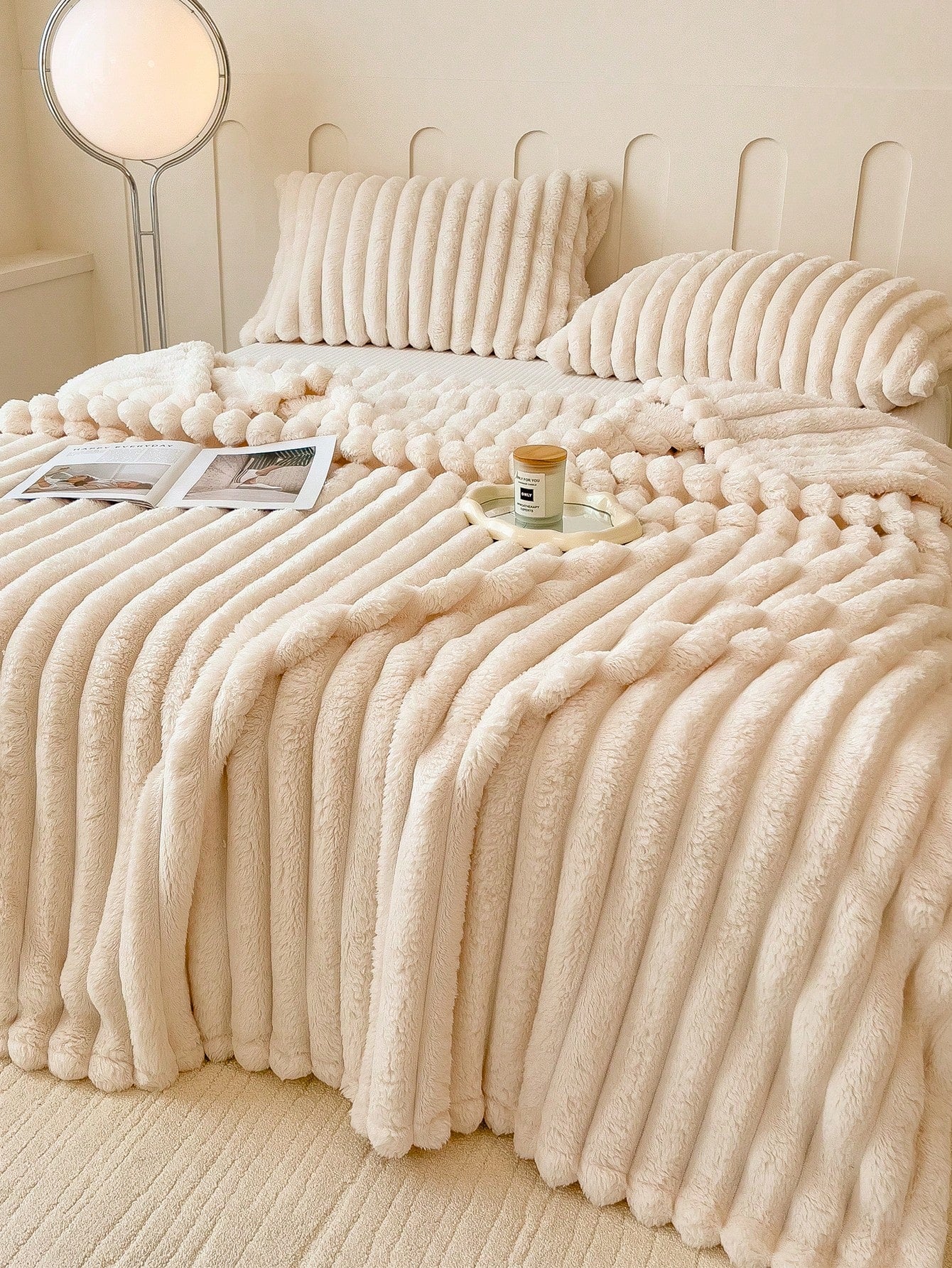 Thick & Warm Ultra-Soft Striped Throw Blanket – Cozy All-Season Blanket for Couch, Bed & Home Decor