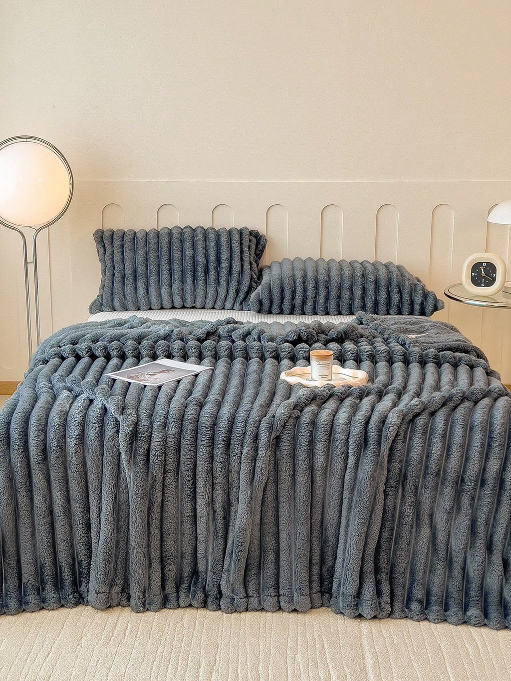 Thick & Warm Ultra-Soft Striped Throw Blanket – Cozy All-Season Blanket for Couch, Bed & Home Decor