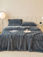 Thick & Warm Ultra-Soft Striped Throw Blanket – Cozy All-Season Blanket for Couch, Bed & Home Decor